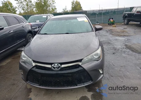 2015 Toyota Camry Le/Xle/Se/Xse z USA, uszkodzony, nr VIN 4T1BF1FK5FU027844